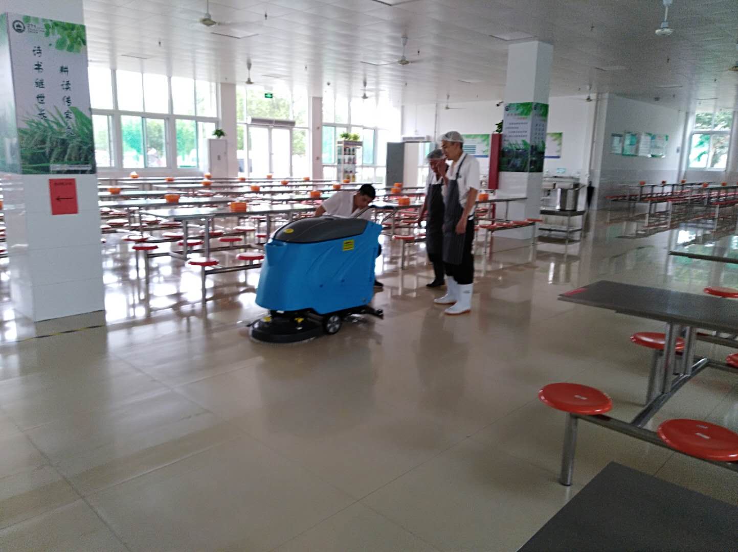 江蘇南京江寧區將軍大道學校餐廳洗地機550..
